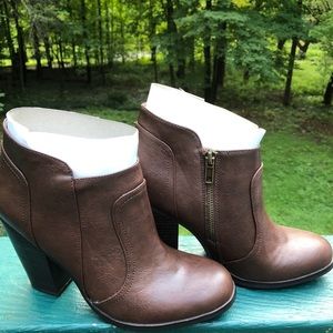 ❌Sold on eBay! ❌ American Eagle ankle zip bootie 8